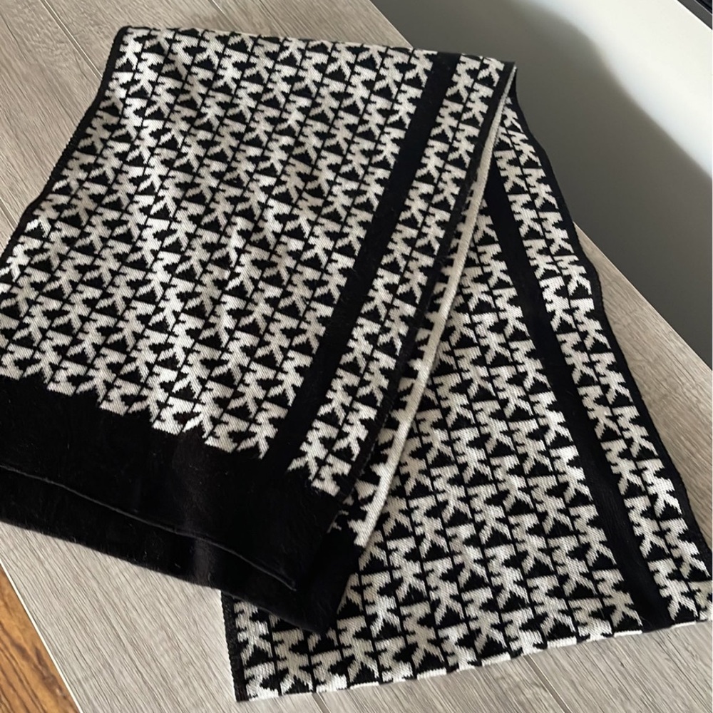 Monogram Michael Kors Scarf